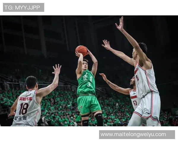 新疆与广东总决赛激战正酣谁将捧起冠军奖杯的荣耀