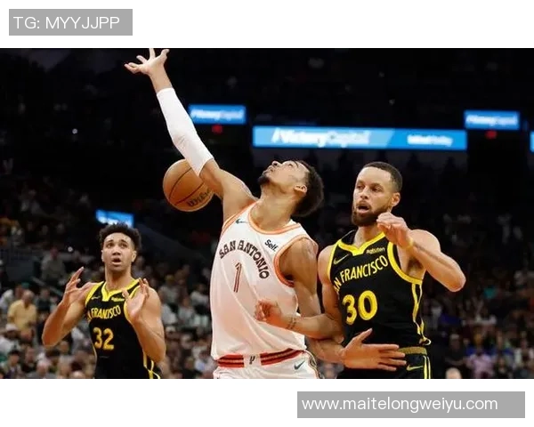 东契奇狂砍73分刷新现役最高分记录独行侠成功终结太阳队11连胜之势 东契奇狂砍73分刷新现役最高分记录独行侠成功终结太阳队11连胜之势