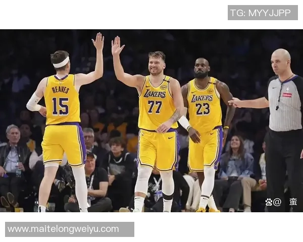 湖人快船激战12月巅峰对决球迷期待精彩瞬间与胜负悬念